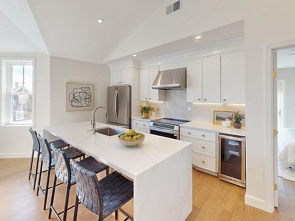 4th image of 411 Salem St #3