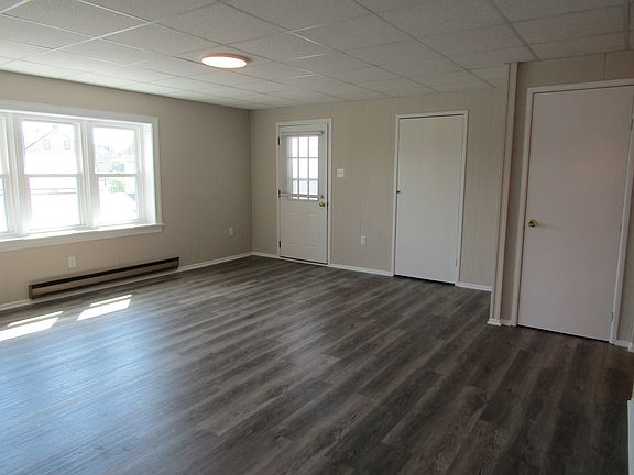 5th image of 321 W Main St APT A