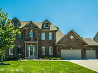 15014 Maple Dr, Urbandale, IA 50323