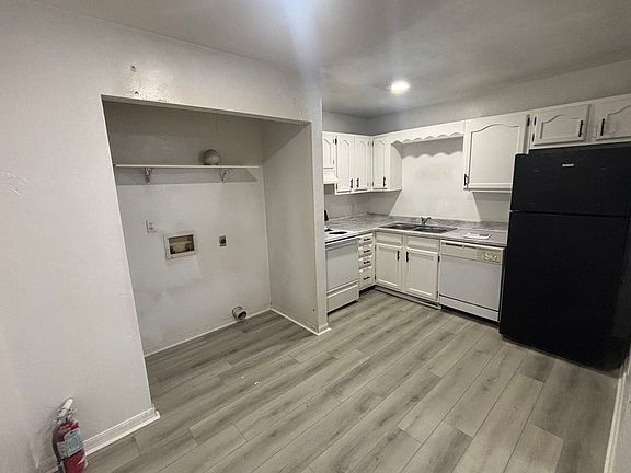 5th image of 2404 SW 31st Pl #7