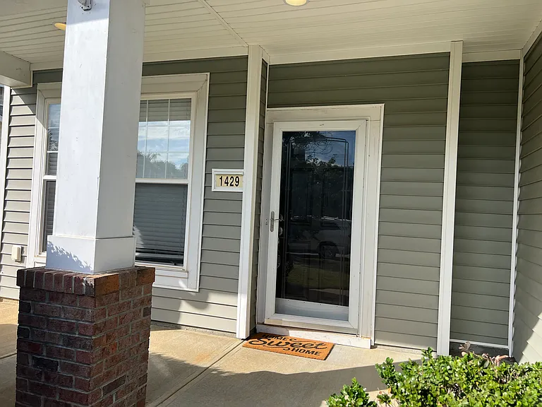 1429 Dairy Glen Dr — Photo 2