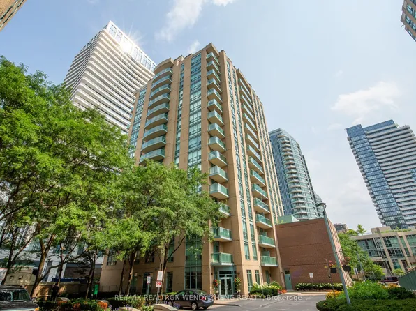 28 Olive Ave, Toronto, ON