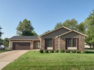 233 Laurelwood Dr, Saint Peters, MO 63376