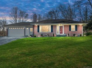 51 Lockwood Rd, Middlebury, CT 06762