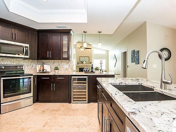 3rd image of 5897 Windermere Dr