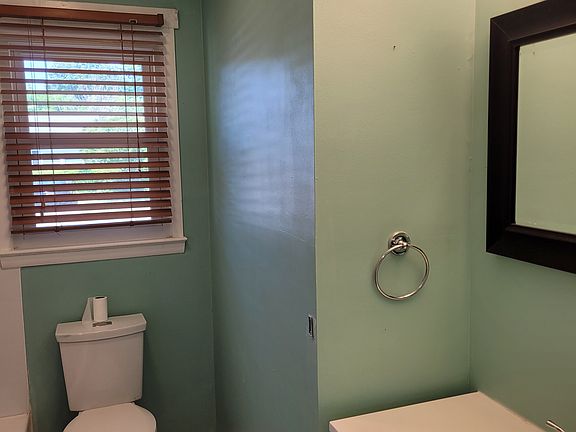 5th image of 12 Barnes Ct