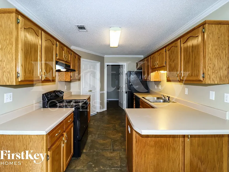 9095 Strawberry Ln — Photo 5