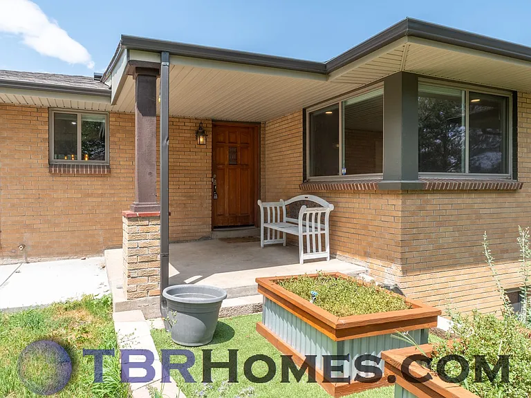 8635 W Tennessee Pl — Photo 3
