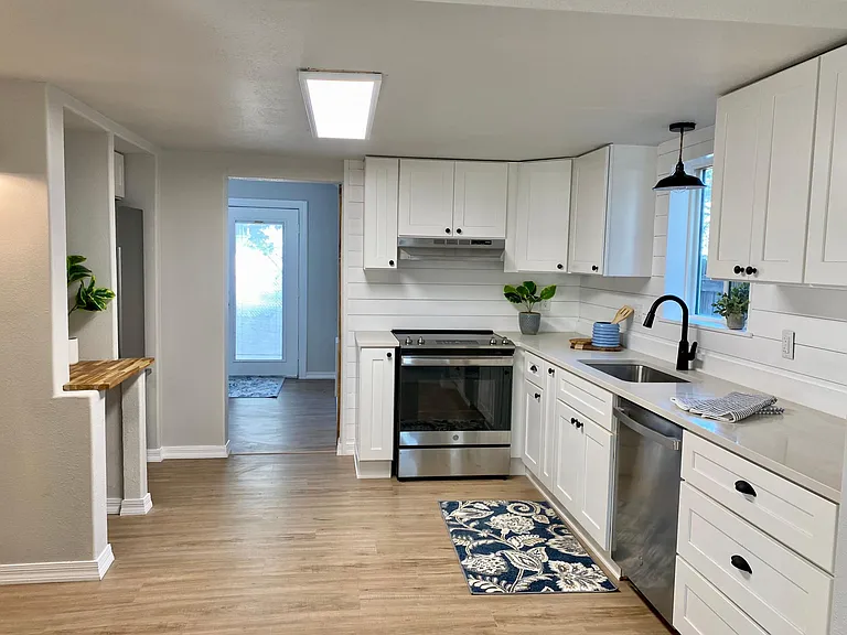 1409 E Pennsylvania Ave — Photo 3