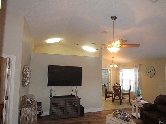 3rd image of 7350 Dahlia Dr