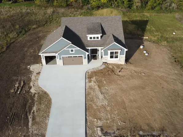 W274N4901 Willowcreek DRIVE, Pewaukee, WI 53072