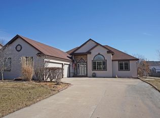 130 McKenzie Rd, Mukwonago, WI 53149