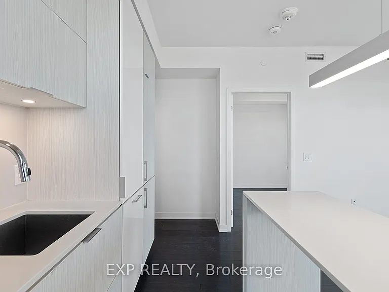 20 Richardson St #2710 — Photo 8
