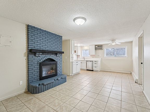 3rd image of 17256 Kenyon St NE APT 1