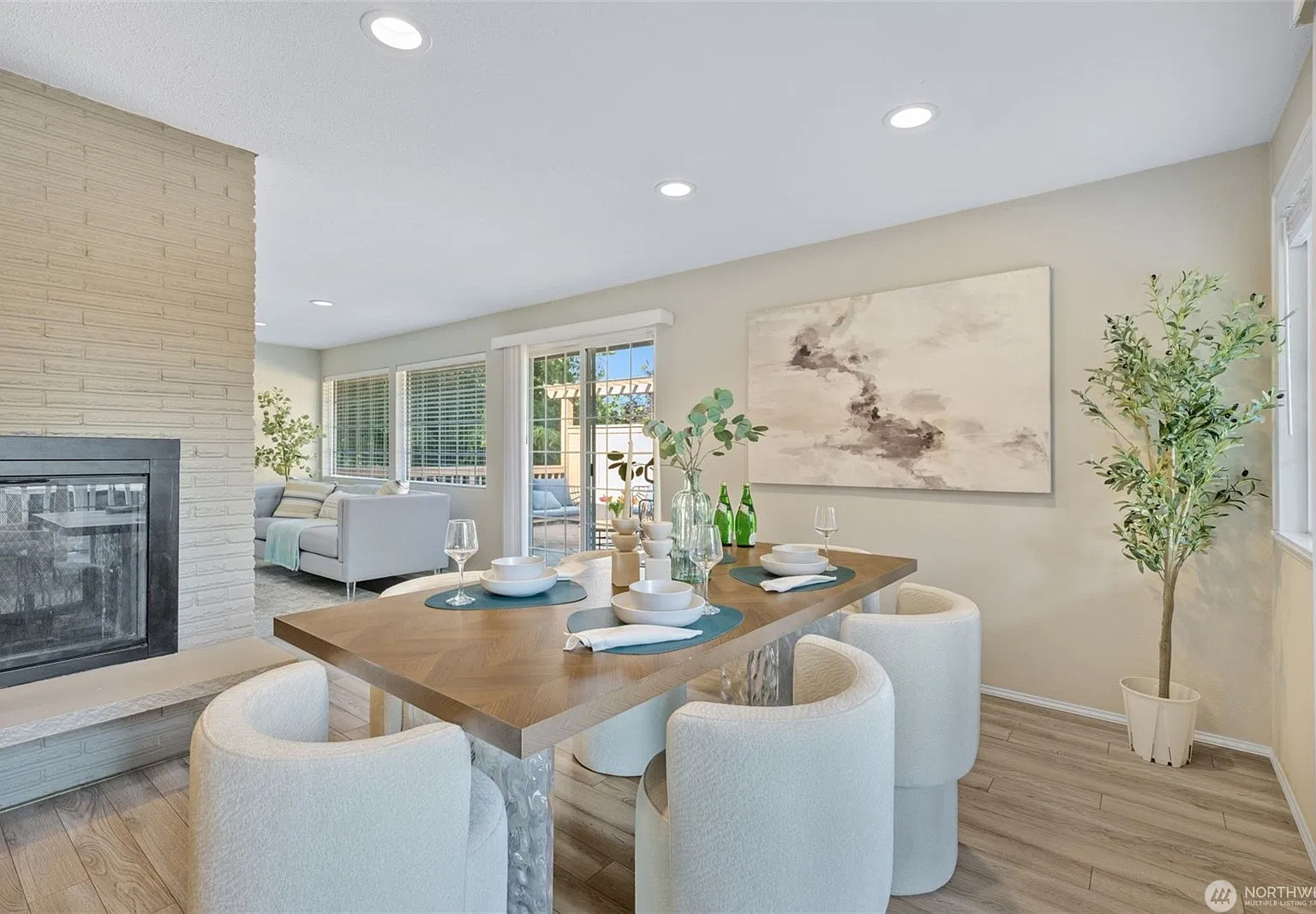 5 bed, 2642 sqft, $5,500 — Photo 3