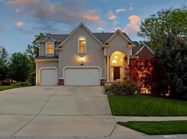 14961 S Glen Eyrie St, Olathe, KS 66061