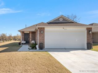 716 N Redbud Ave, Beggs, OK 74421