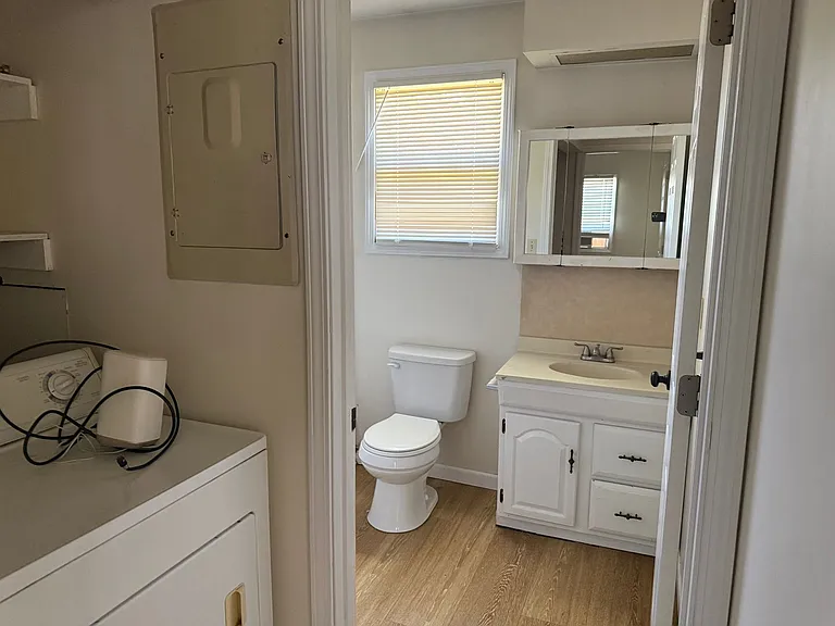 220 S Walnut St — Photo 10