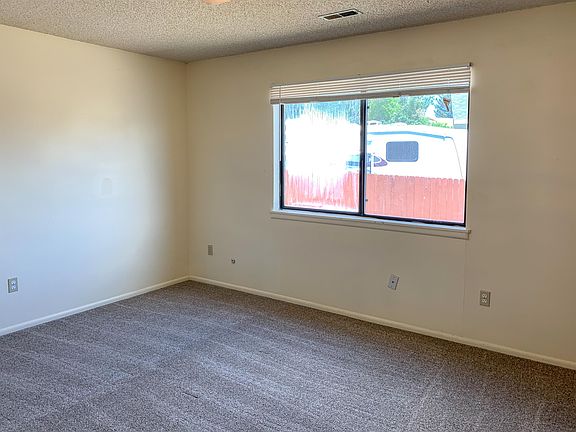 4th image of 1041 Ponderosa Way Unit B