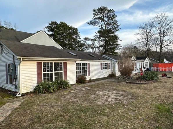 15 Walnut St, Waretown, NJ 08758