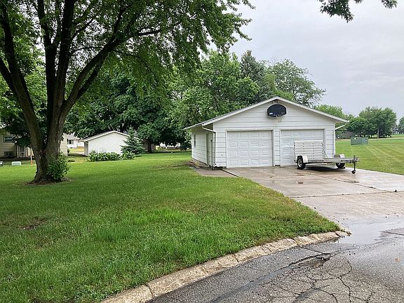 5th image of 110 Southside Dr