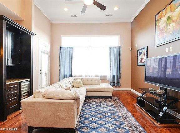 2nd image of 2126 W Van Buren St APT 4