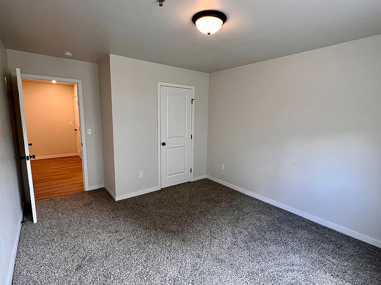 826-834 Thames Ct #1008 — Photo 6