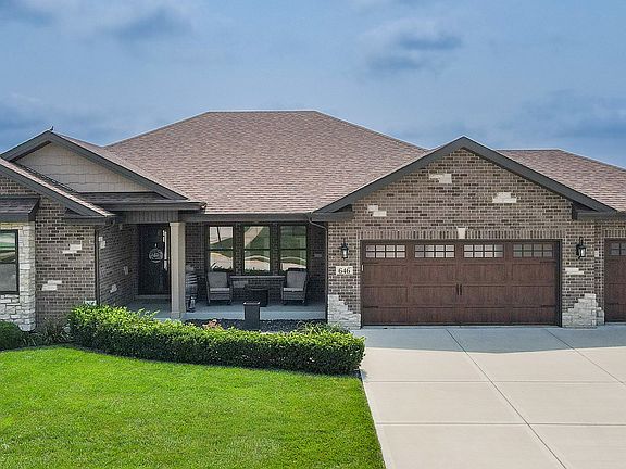 2nd image of 646 S Poplar Cir