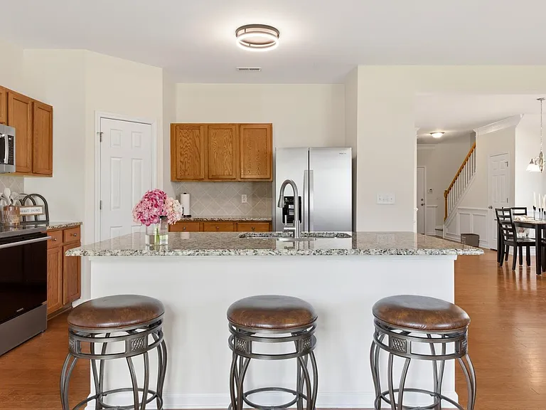 4332 Burchard Dr — Photo 9