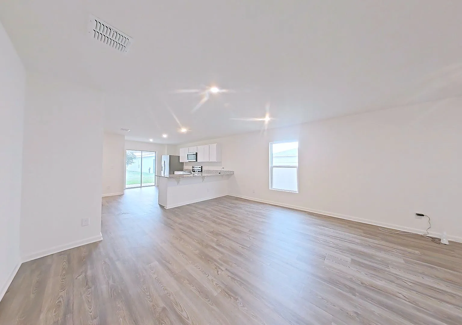 Modern 3-Bedroom Home in Bradbury Creek — Photo 4