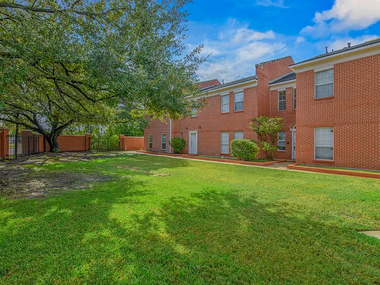 4400 Carter Creek Pkwy #306 — Photo 23