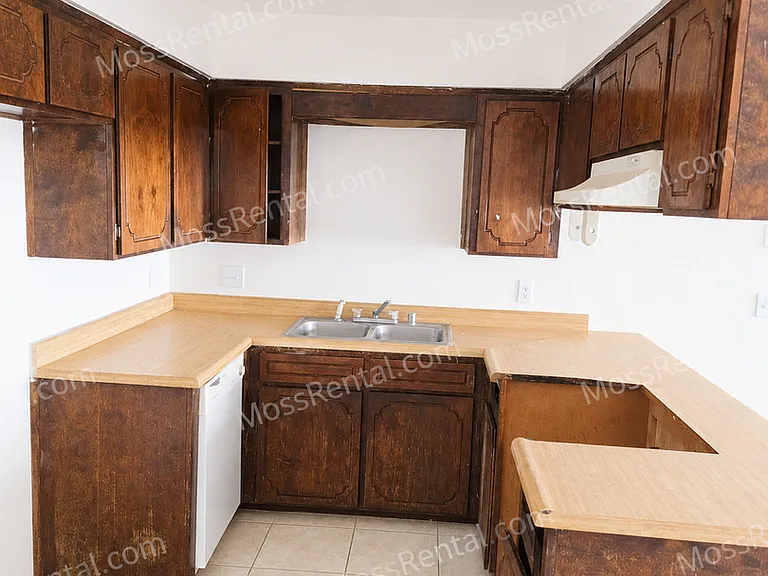209 W Ash St — Photo 2