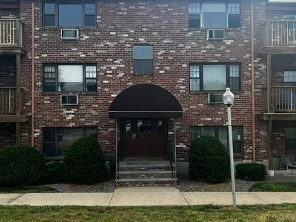 16-16 Mayberry Dr #C, Westborough, MA 01581