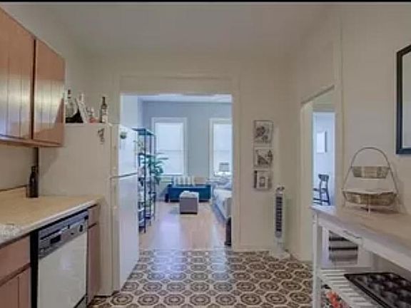 3rd image of 905 N Calvert St #3