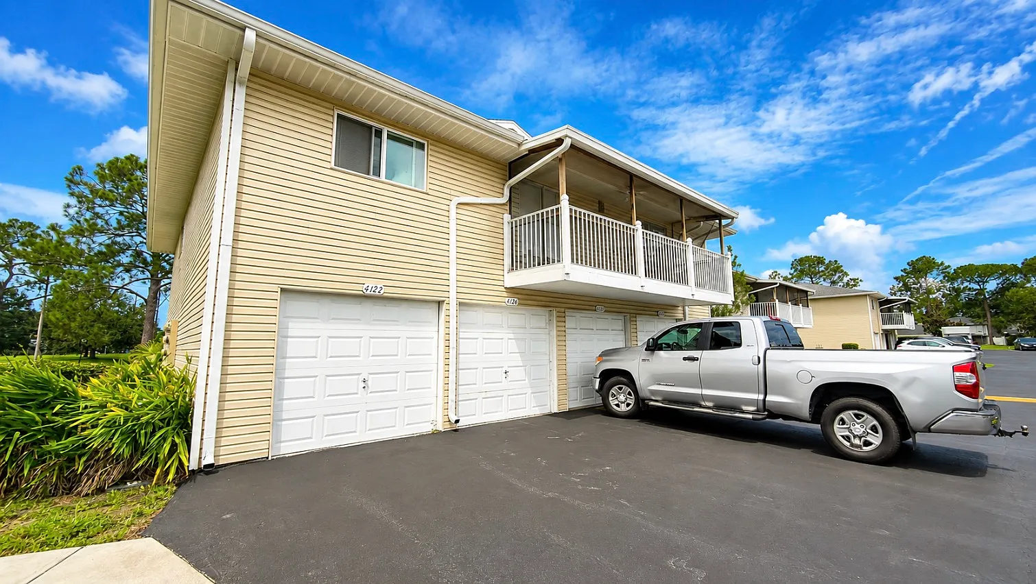 2 bed, 909 sqft, $1,750 — Photo 2