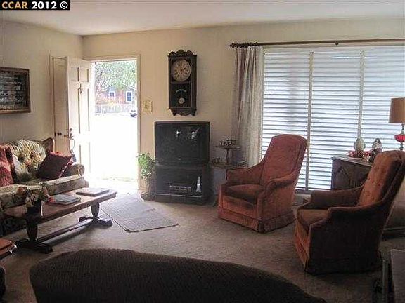 4th image of 84 Margaret Dr