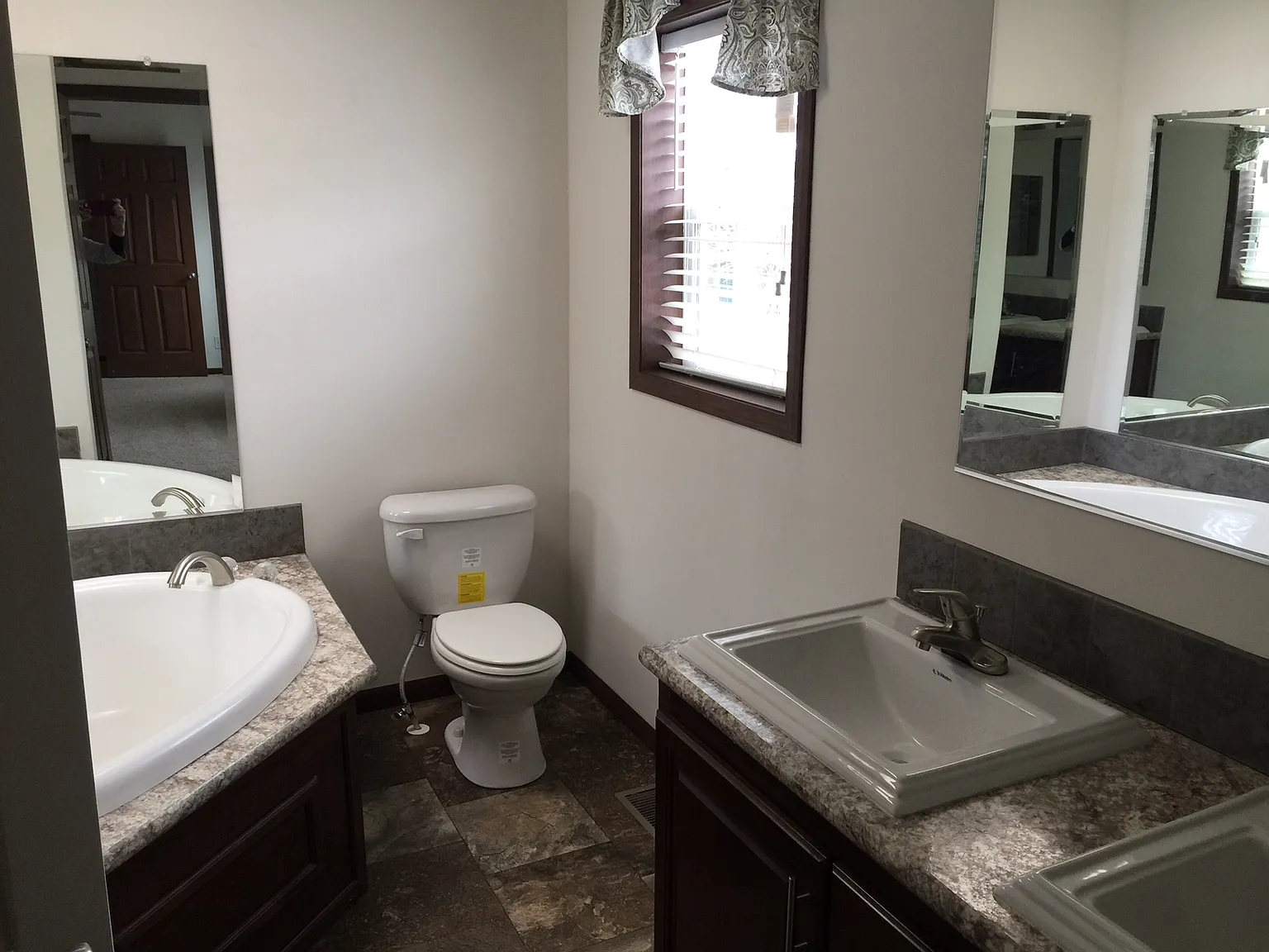 3 bed, 1456 sqft, $1,663 — Photo 2