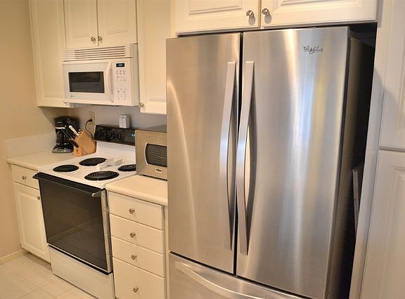 4th image of 9130 Gramercy Dr Unit 305