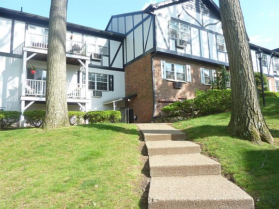 2nd image of 133 Parkside Dr #B