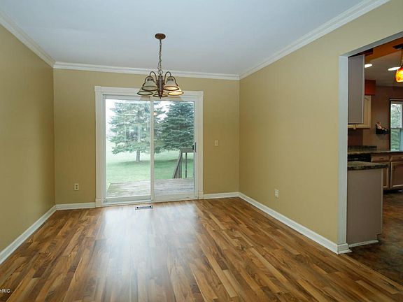 5th image of 9288 Arrowhead Dr E