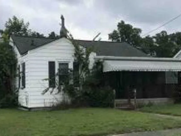 304 Elizabeth St, Suffolk, VA 23434