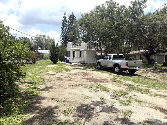 3rd image of 1115 Edgemoor Ave