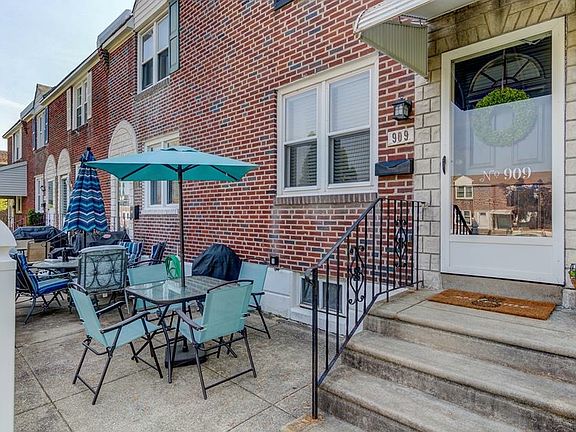 3rd image of 909 Maple Ave