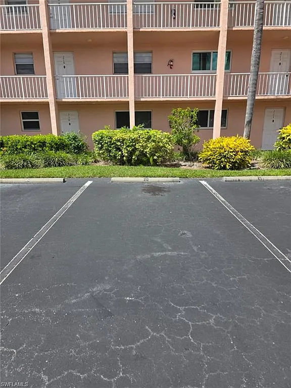 2 bed, 2.0 bath, 842 sqft, $1,600 — Photo 2