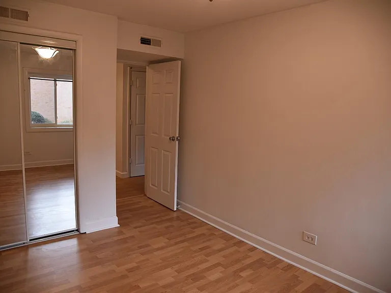1800 Jefferson Park Ave #8 — Photo 6