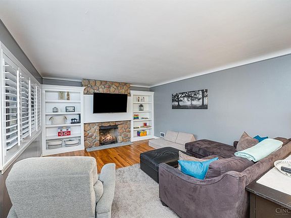 4th image of 6400 Elwynne Dr