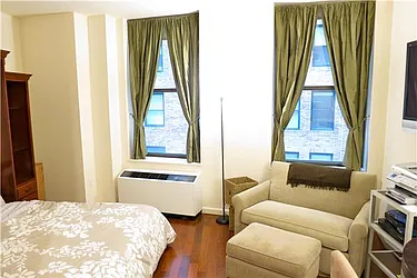 Rented by R New York