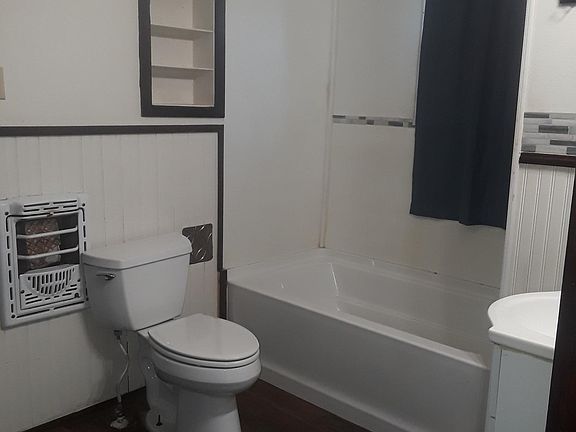 3rd image of 306 E Huisache Ave