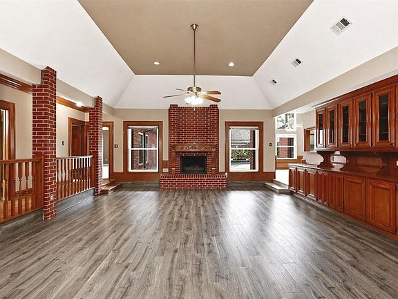 2nd image of 6118 Hampton Way Ct