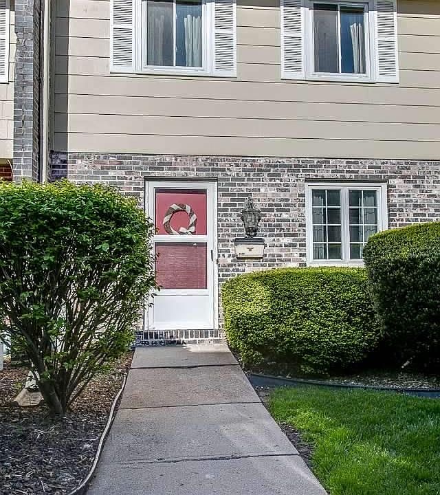 1st image of 5135 S 126th Plz